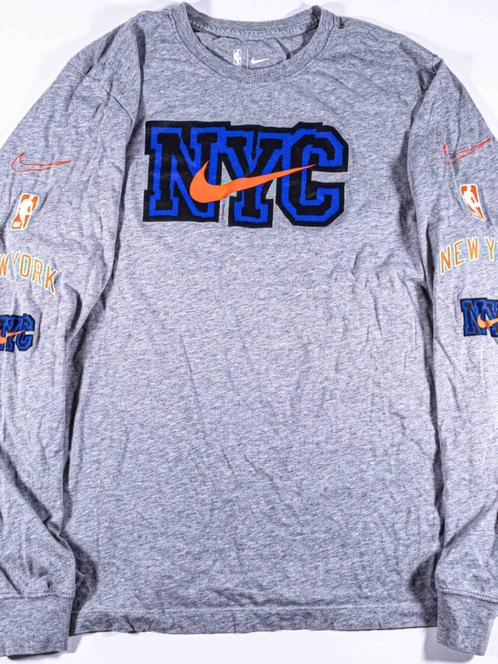 Nike New York Knicks City Edition NYC Long Sleeve T-Shirt Mens XL Gray Shirt
